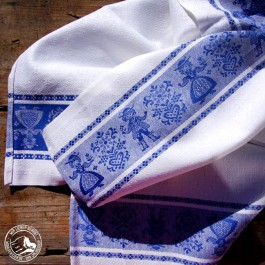 Geschirrtuch "Tiroler Paar" mit beidseitig gewebter Bordüre in Blau-Weiß und traditionellem Webmuster. (Lieferung OHNE Dekoration)