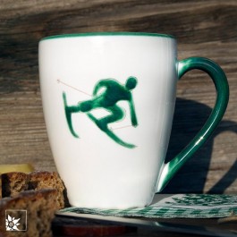 Gmundner Keramik Kaffeebecher Skifahrer Toni in grün. (Lieferung ohne Dekoration)