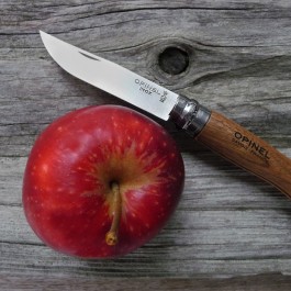 Diese Messergröße mit 9 cm Heftlänge von Opinel ist perfekt für den Apfel zwischendurch. Es ist klein, handlich und so leicht, dass es in jede Tasche passt.