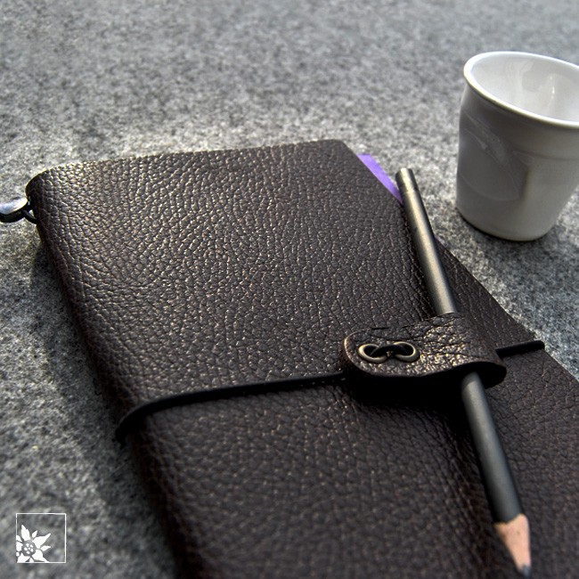 leder notizbuch knickerbookerl buffelleder strukturiert handgemacht in osterreich alpen shop wohlgeraten