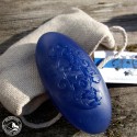 Tiroler Traubenkernöl-Seife Blau im Handschuh