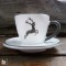 Espressotasse "Grauer Hirsch" von Gmundner Keramik. Die Tasse ziert das Hirschmotiv. Die Untertasse hat einen breiten grauen Rand!