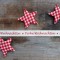 Geschenkband "Frohe Weihnachten" in natur mit roter Aufschrift. Anwendungsbeispiel. Lieferung OHNE Dekoration!