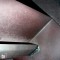 Detailfoto von der Schiene unter der Bank.